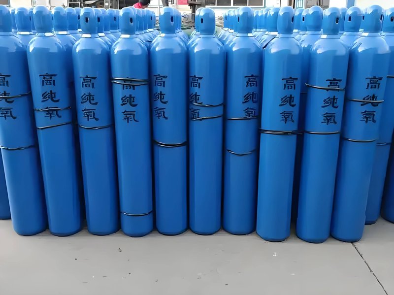 高纯氧气在工业和医疗领域发挥着重要作用，但你知道如何选择适合的高纯氧气设备吗？本文将通过对比分析不同类型的高纯氧气制备方法，帮助你做出明智决策。