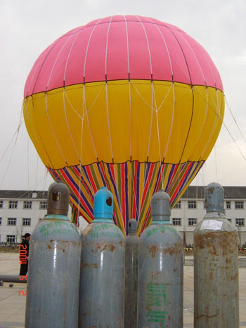 高纯氧气在工业和医疗领域有着广泛的应用，它为什么如此重要？我们又该如何选择合适的供应商呢？本文将从行业分析的角度出发，探讨高纯氧气的关键特性及其应用。